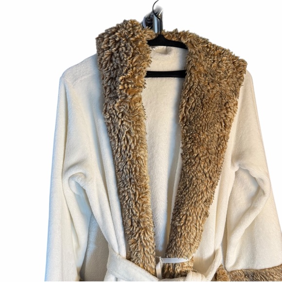 Pottery Barn Hooded Robe - Picture 4 of 10